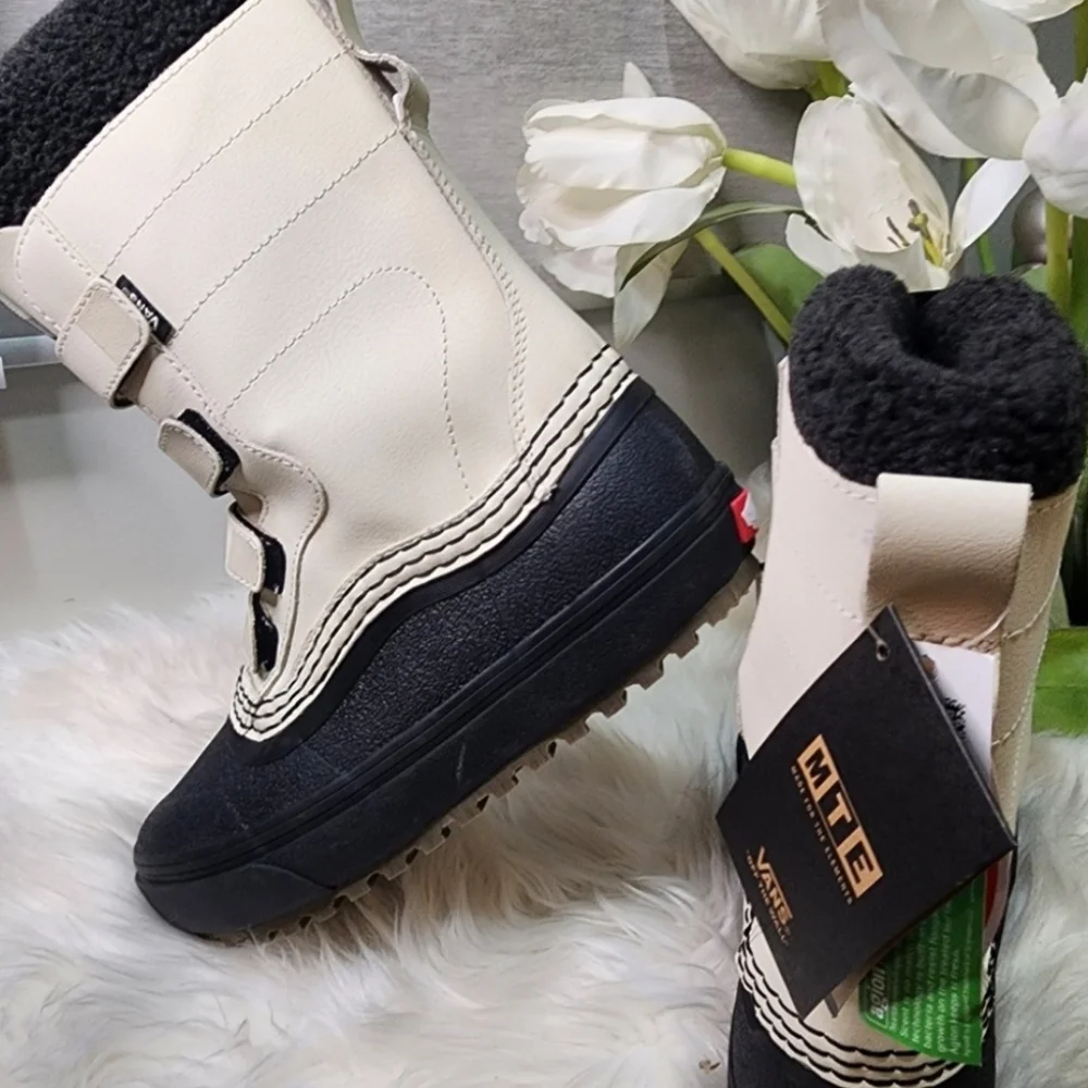 Vans STANDARD V SNOW MTE BOOTSize: Men9/Women10.5COLOR - BONE/BLACK New
